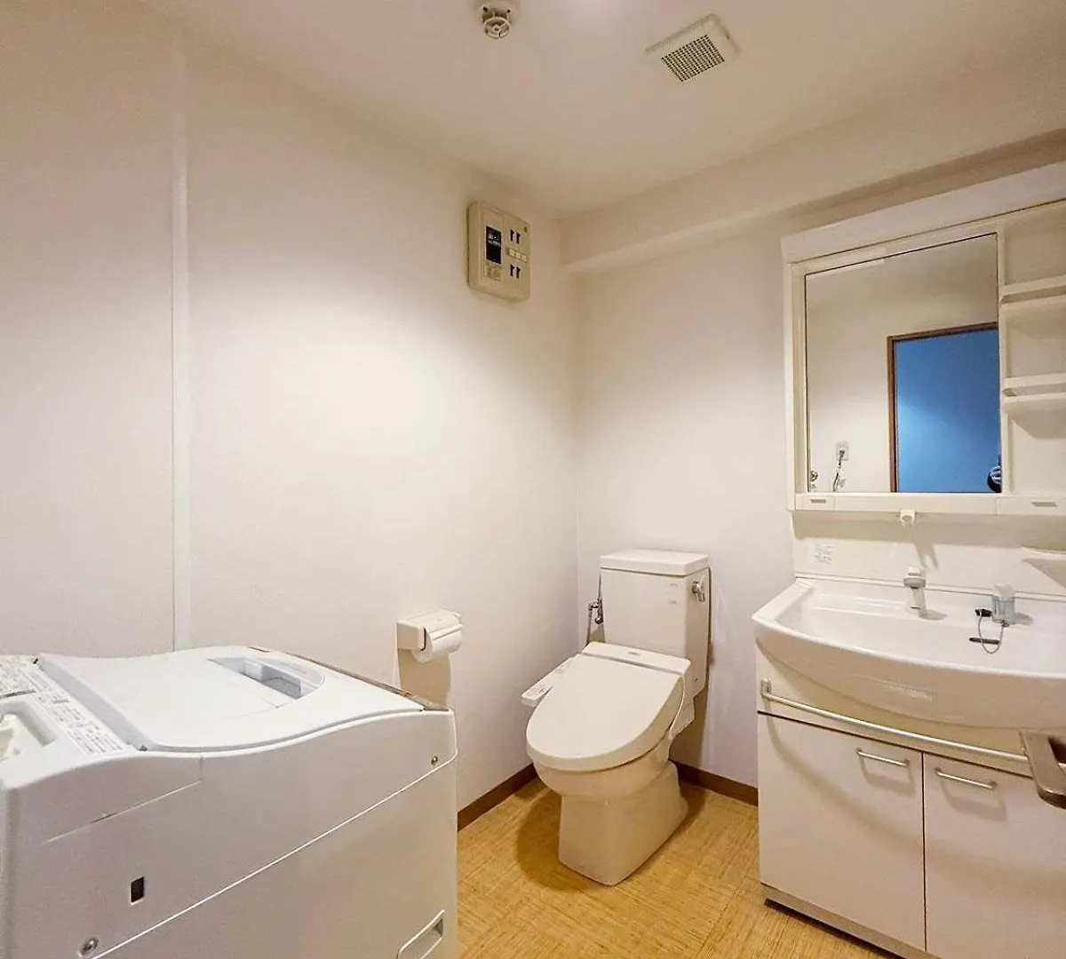 Grandeur - Secure & Stylish 1Br Calm Stay Near Downtown Hiroshima 0*,  Japan